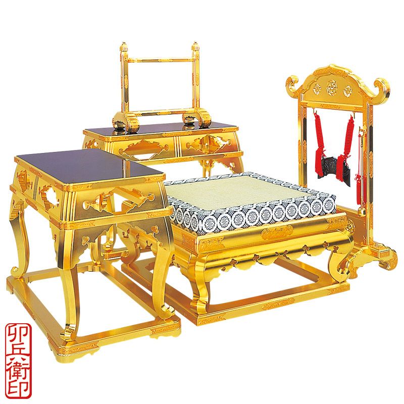 礼盤一式〈登高座〉 御本山阿弥陀堂型 総純金箔押 畳付 付属品別 卯兵衛印 礼盤框横幅64cm（本願寺派）