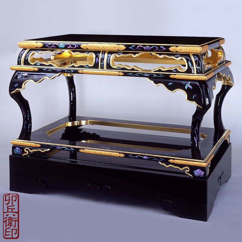 春日卓 御本山阿弥陀堂型 導師用 青貝入別誂 卯兵衛印 横幅48cm | 寺院