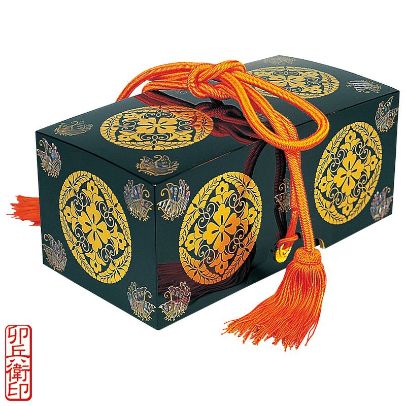 御伝鈔箱〈巻物用〉 青貝入 定紋付 内部金箔押 正絹紐付 別誂 卯兵衛印 内寸長さ36cm、幅17cm（大谷派）