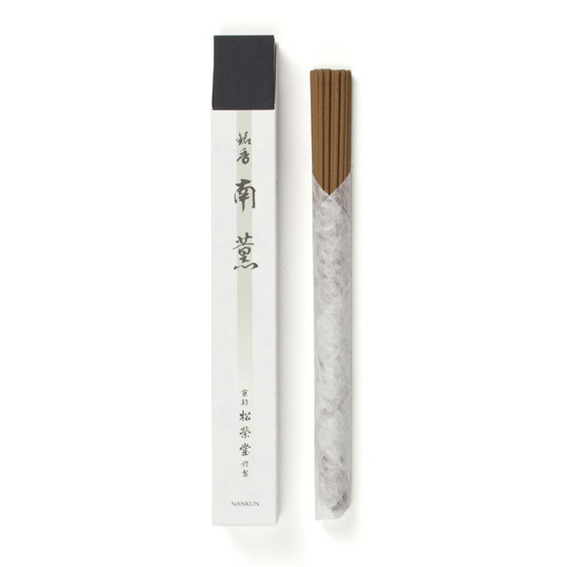 松栄堂 銘香南薫 沈香系 中寸17.5cm 筒箱入 1箱