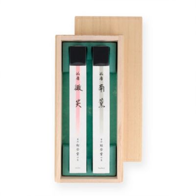 松栄堂 進物線香 南薫・微笑 詰合せ 短寸18cm 桐箱入 | 寺院用仏具