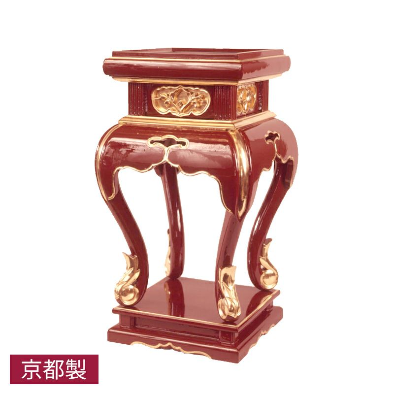 中央香台 若葉彫刻入 黒塗または朱塗 純金箔押 高さ61cm 1脚