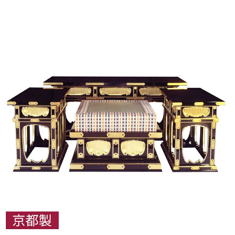 密壇 黒塗または朱塗 純金箔押 金具打 畳付 前机横幅121cm